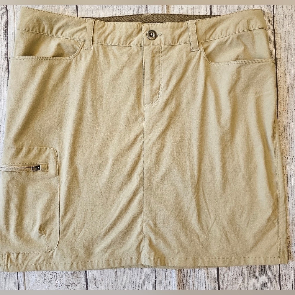Patagonia Women's Size 8 Outdoor Hiking Nylon Skirt Khaki Tan Activewear Pockets